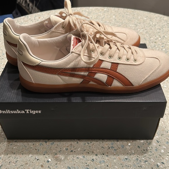 Onitsuka Tiger cream canvas with caramel detail. Perfect condition. Worn once. - Picture 3 of 6